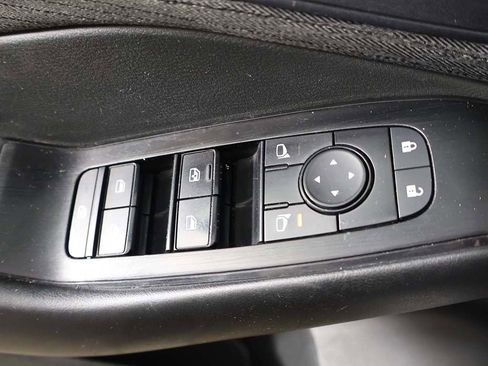 Used 2023 Nissan Rogue S AWD/4WD image 40