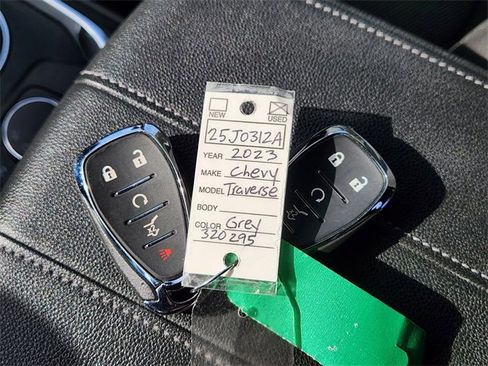 Used 2023 Chevrolet Traverse LT image 34
