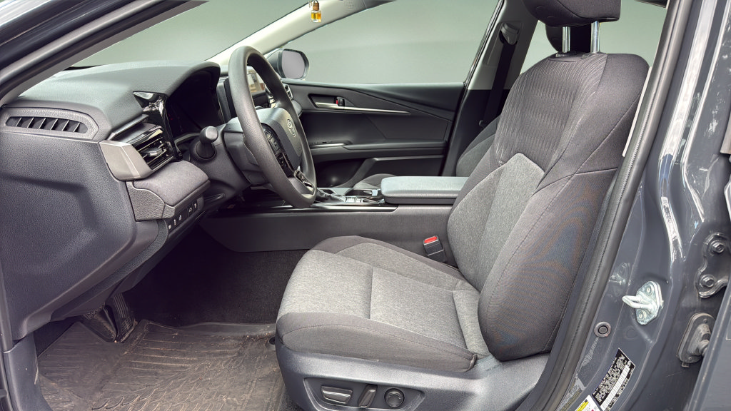 Used 2025 Toyota Camry LE w/ Convenience Package AWD/4WD image 9