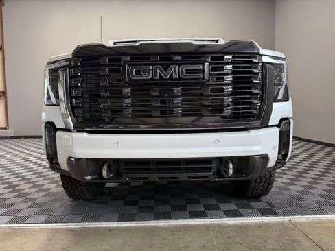 Used 2024 GMC Sierra 3500 Denali Ultimate AWD/4WD image 3