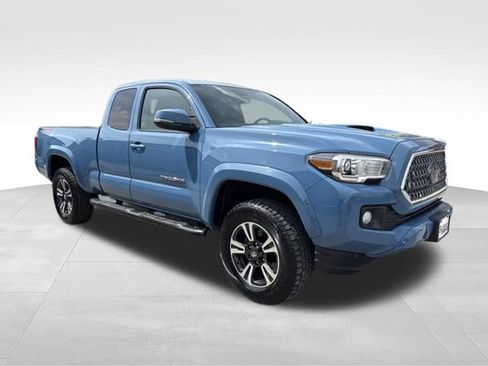 Used 2019 Toyota Tacoma TRD Sport AWD/4WD image 1