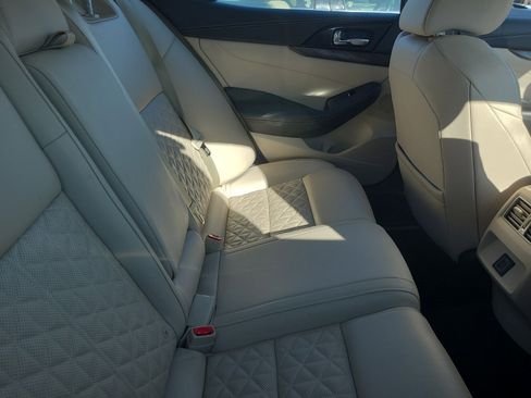 Used 2018 Nissan Maxima Platinum image 6