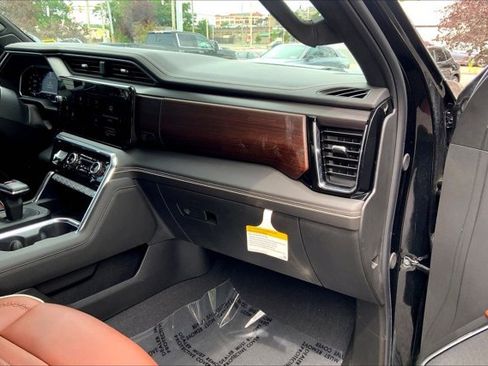 Used 2024 GMC Sierra 1500 Denali Ultimate AWD/4WD image 15