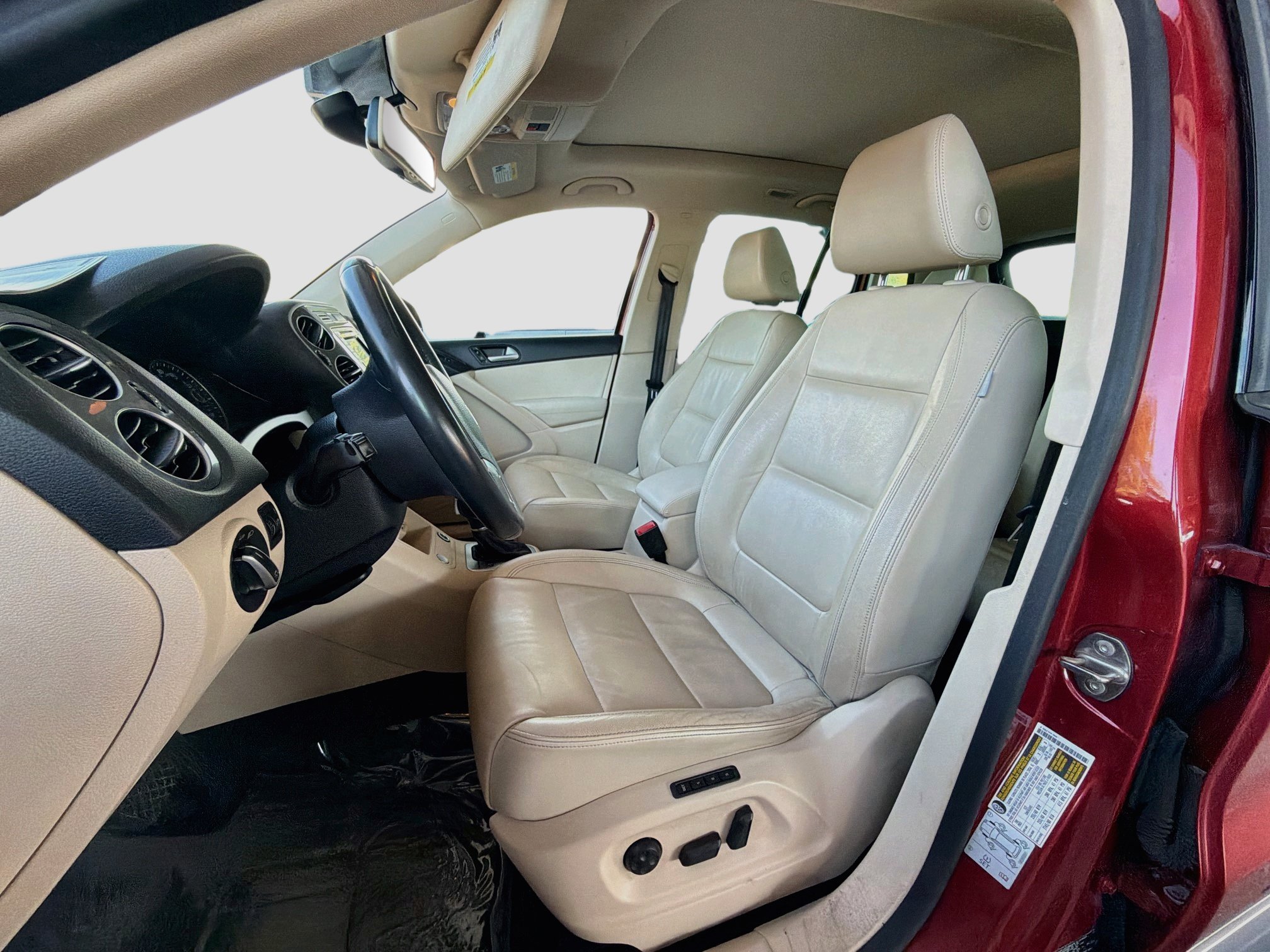 Used 2016 Volkswagen Tiguan SEL AWD/4WD image 13