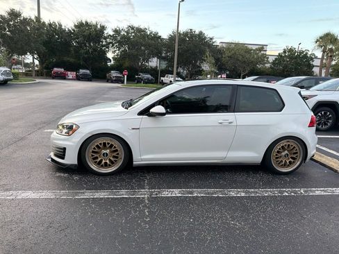 Used 2015 Volkswagen GTI SE FWD image 3
