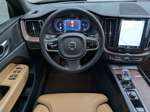 Certified 2023 Volvo XC60 B5 Ultimate w/ Climate Package image 17