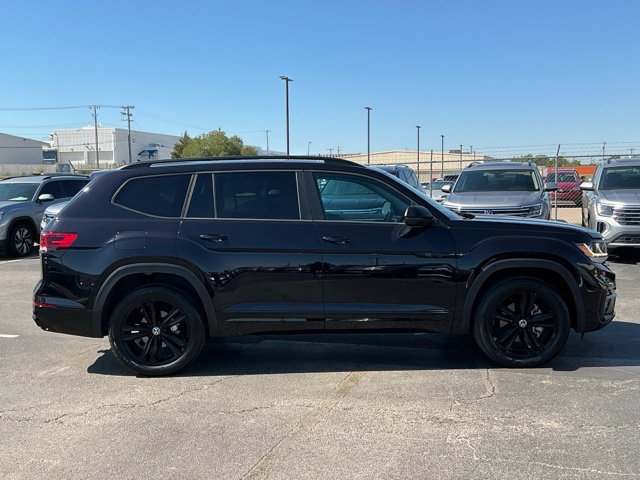 Certified 2023 Volkswagen Atlas SEL R-Line AWD/4WD image 2