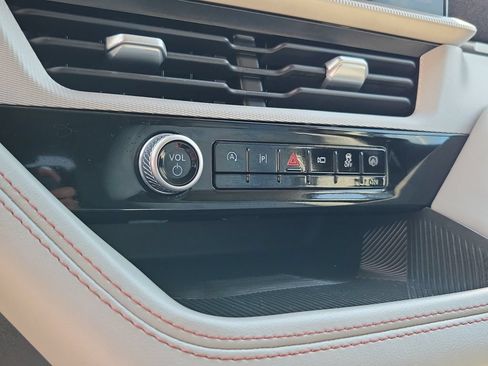 Used 2025 Ford Explorer Active w/ Active Comfort Package AWD/4WD image 19