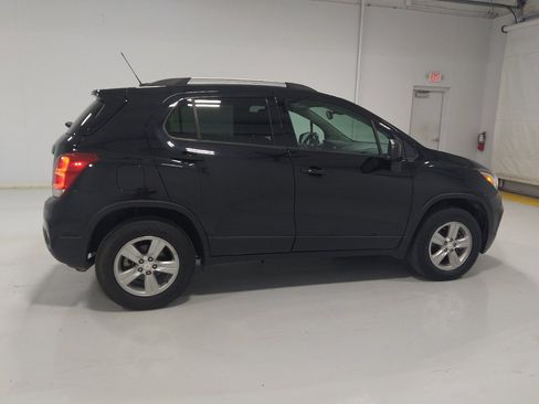 Used 2022 Chevrolet Trax LT w/ LT Convenience Package AWD/4WD image 10
