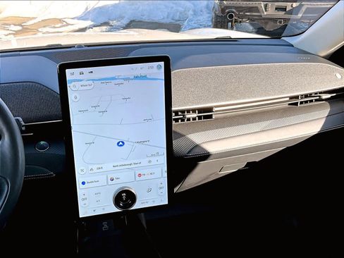 Used 2021 Ford Mustang Mach-E Premium image 18