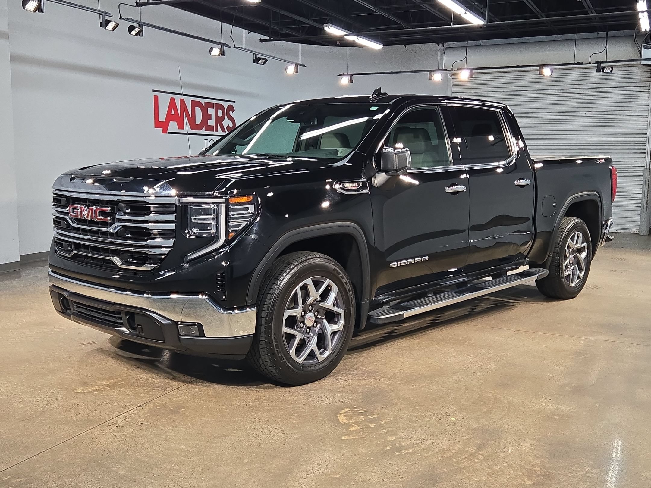 Used 2023 GMC Sierra 1500 SLT w/ SLT Convenience Package AWD/4WD image 3