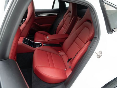 Certified 2023 Porsche Panamera Platinum Edition image 28