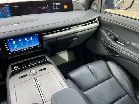 Used 2025 Lincoln Navigator Reserve w/ Jet Appearance Package image 37