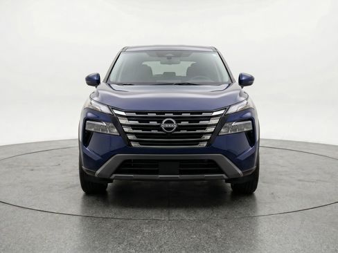 Used 2025 Nissan Rogue SV FWD image 2
