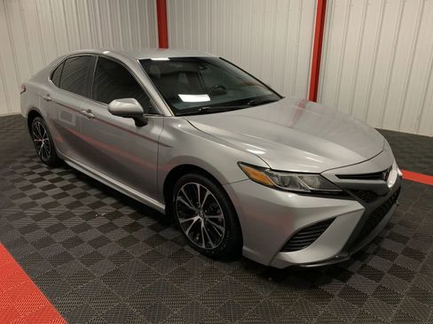 Used 2019 Toyota Camry SE w/ Carpet Mat Package image 5