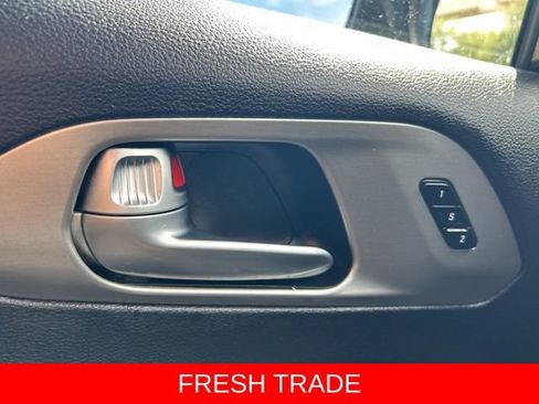 Used 2024 Chrysler Pacifica Premium FWD image 19