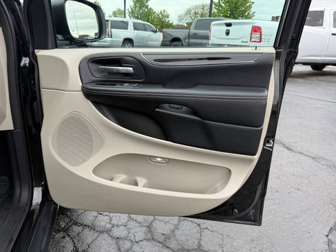 Used 2019 Dodge Grand Caravan SXT FWD image 22