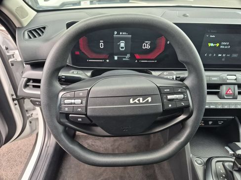 Used 2025 Kia K4 FWD image 23