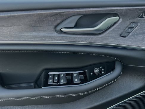 New 2024 Jeep Grand Cherokee Overland w/ Luxury Tech Group IV image 9