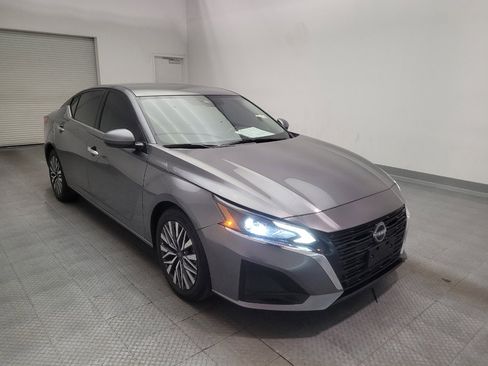 Used 2023 Nissan Altima 2.5 SV FWD image 13
