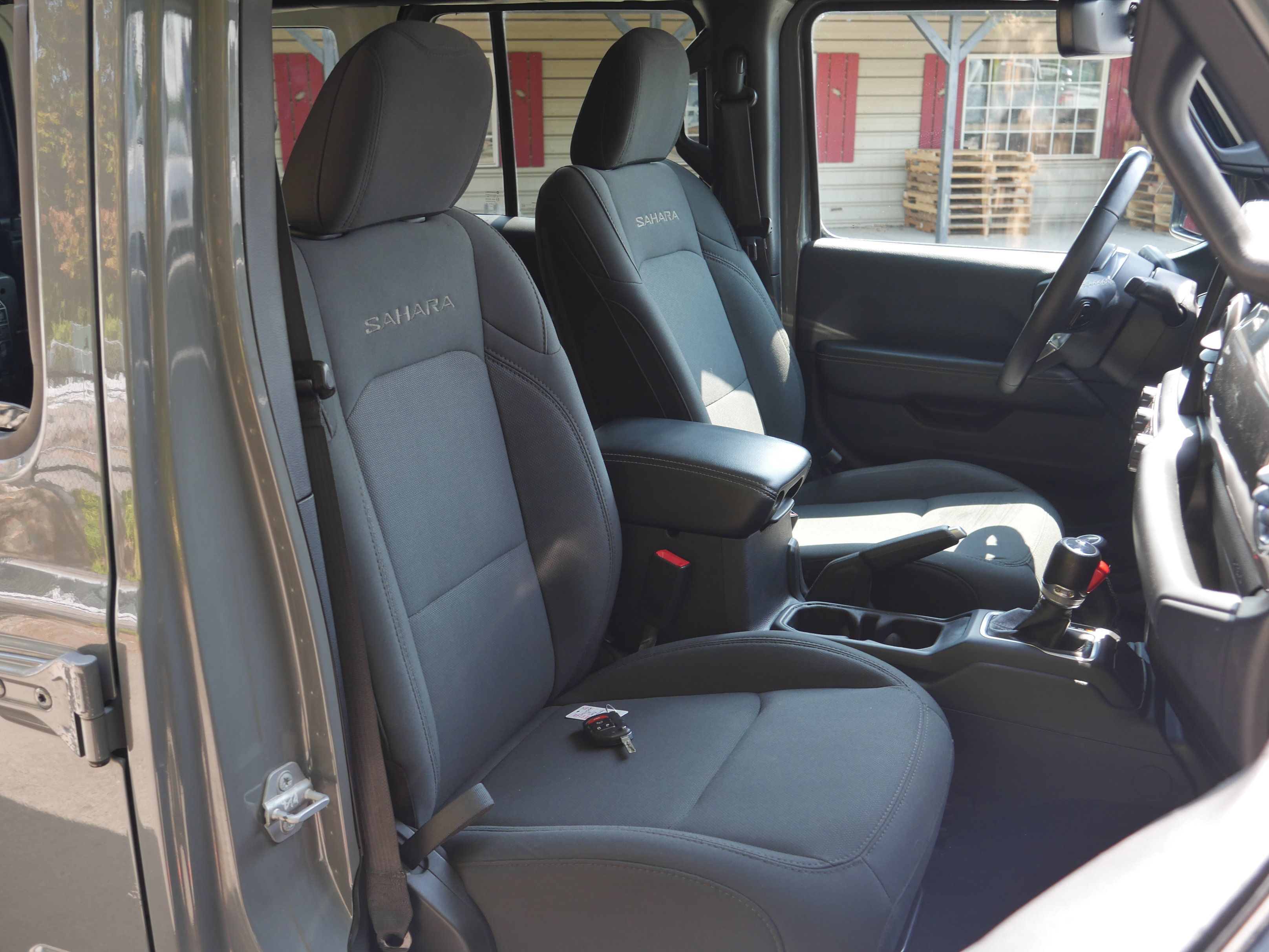 Used 2018 Jeep Wrangler Unlimited Sahara AWD/4WD image 26