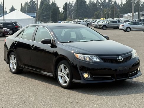 Used 2012 Toyota Camry SE FWD image 7