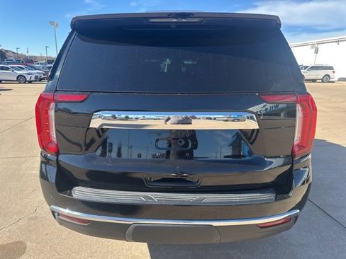 Used 2023 GMC Yukon XL SLT w/ SLT Premium Package image 4