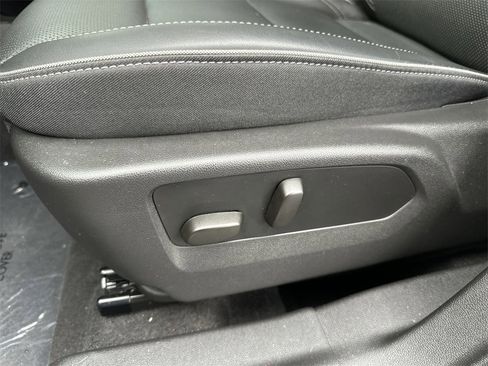 Used 2023 Buick Envision Essence image 12