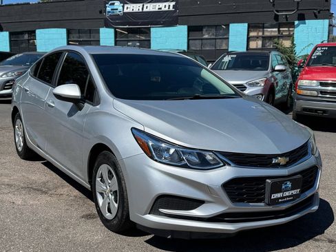 Used 2017 Chevrolet Cruze LS FWD image 1