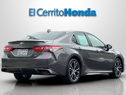 Used 2019 Toyota Camry SE FWD image 3