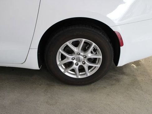 Used 2022 Chrysler Pacifica Touring-L FWD image 35