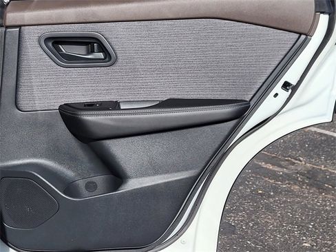 Used 2021 Nissan Rogue S image 28