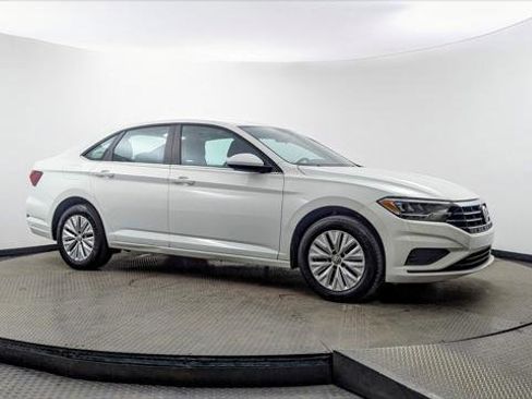 Used 2019 Volkswagen Jetta S w/ Driver Assistance Package image 11