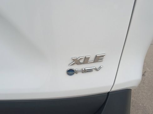 Used 2025 Toyota RAV4 XLE image 11