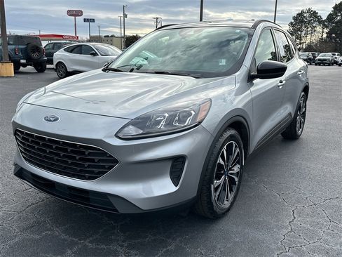 Certified 2022 Ford Escape SE w/ SE Sport Appearance Package image 3