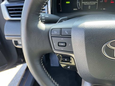 Used 2025 Toyota Camry SE image 20