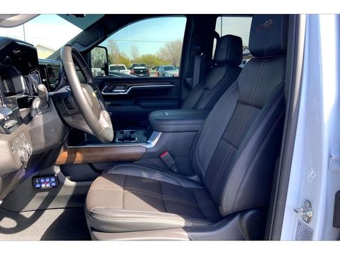 Used 2026 Chevrolet Silverado 3500 High Country w/ Technology Package AWD/4WD image 27
