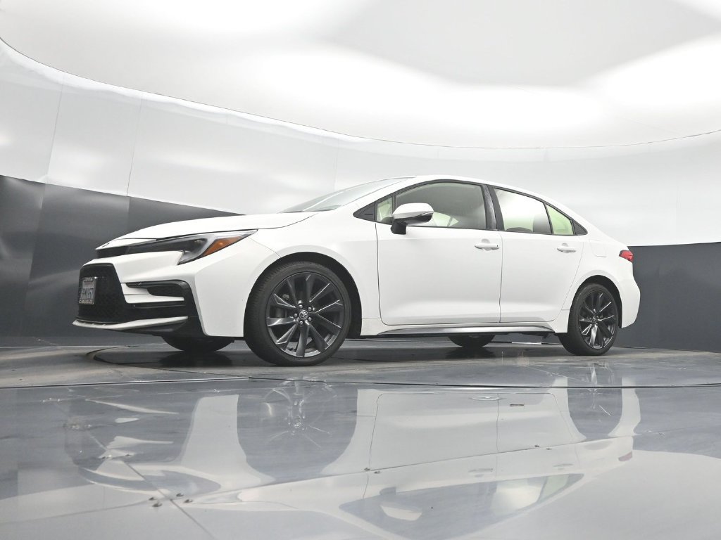 Used 2025 Toyota Corolla SE w/ SE Premium Package FWD image 43