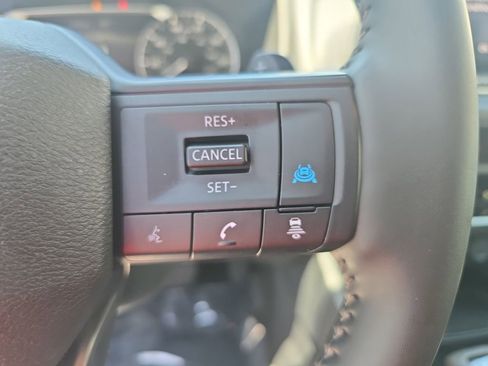 Used 2025 Nissan Rogue SV AWD/4WD image 19