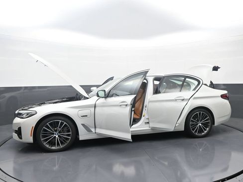 Used 2023 BMW 530e xDrive w/ Premium Package AWD/4WD image 41