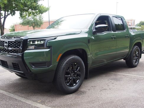 Used 2026 Nissan Frontier SV image 3