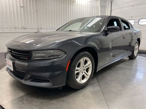 Used 2019 Dodge Charger SXT RWD image 2