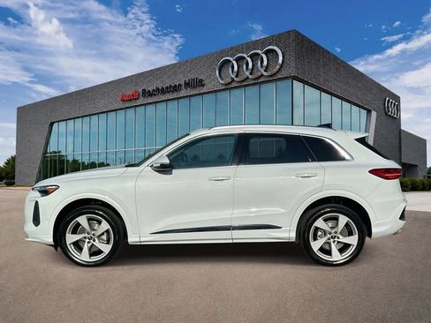 Used 2025 Audi Q5 Premium Plus w/ Premium Plus AWD/4WD image 2