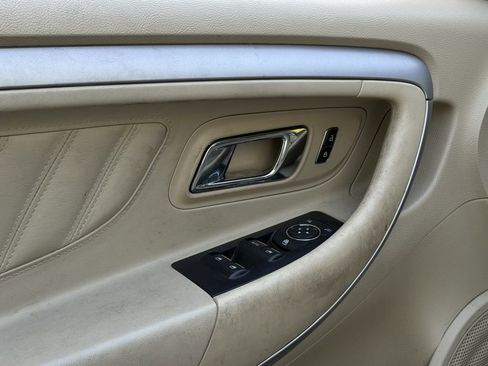Used 2019 Ford Taurus SE FWD image 15