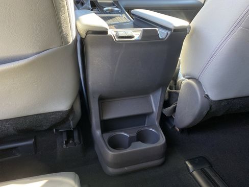 Used 2021 Toyota Sienna Limited image 48