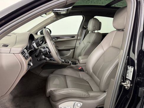 New 2025 Porsche Macan image 5