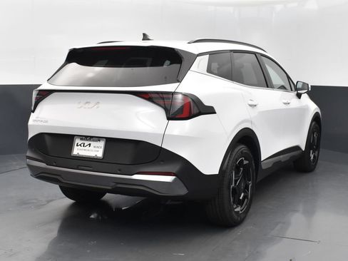 Certified 2026 Kia Sportage EX w/ EX Panorama Roof Package FWD image 7