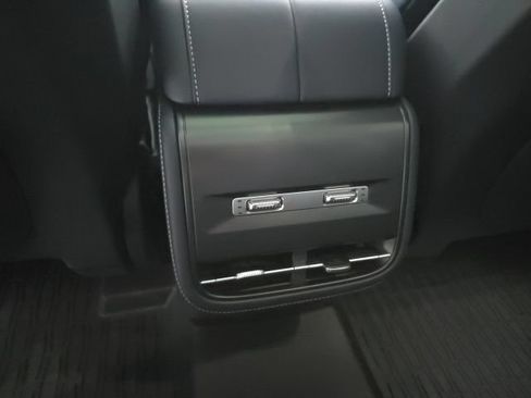 Used 2025 Lincoln Nautilus Reserve AWD/4WD image 12