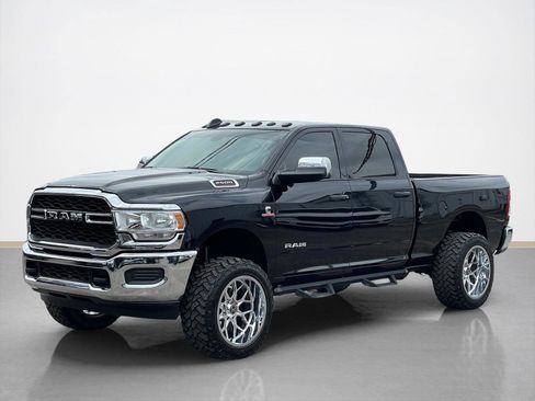 Used 2022 RAM 2500 Tradesman w/ Chrome Appearance Group image 3