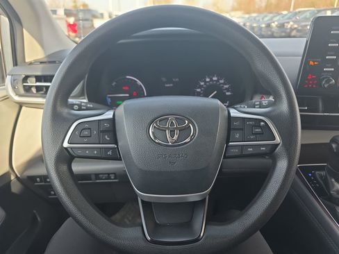 Used 2021 Toyota Sienna LE image 24